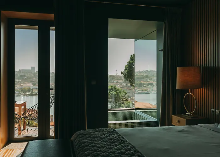 托雷尔前卫酒店