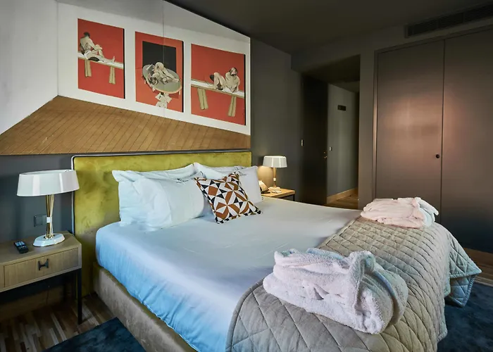 托雷尔前卫酒店