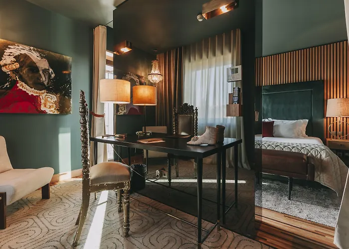 托雷尔前卫酒店