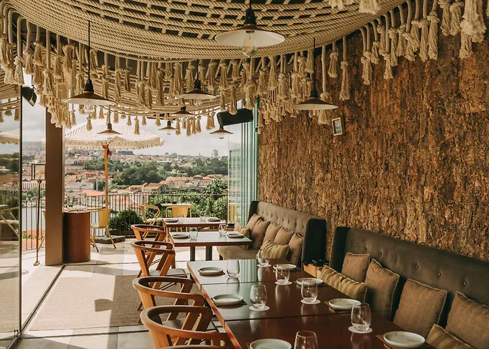 托雷尔前卫酒店