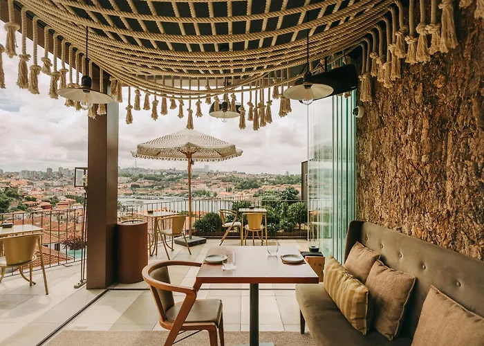 托雷尔前卫酒店 酒店